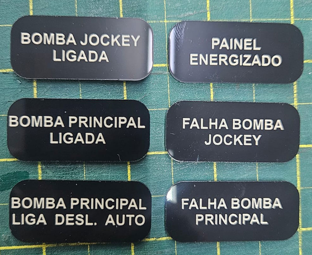 Plaquetas de identificação e sinalização com recorte e gravação a laser - Refit Soluções para Industria para Sorocaba e Região